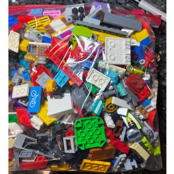 Lego 2 lb Assorted Parts Exact Bag - Picture 2 of 3